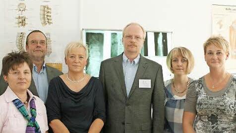 Das Team des Versorgungszentrums (von links): Arzthelferin Martina Altscher, Anästhesist Thomas Altscher, Arzthelferin Angelika Ströber, Leiter Peter Hofmann und die Arzthelferinnen Andrea Krämer und Diana Höfler.