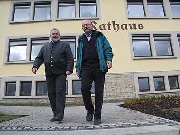 Mit entschlossenen Schritt schreiten Bürgermeister Norbert Volk und Gemeinderat Georges Frisque jetzt bei der Wählergemeinschaft Marktleugast voran. Die Gruppierung will das Rathaus nicht kampflos aufgeben und bei den Kommunalwahlen im März 2014 natürlich mit einer eigenen Liste und eigenem Kandidaten antreten. Foto: Sonja Adam