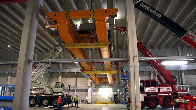Die Abmessungen der Spezialkräne sind teilweise gigantisch. Foto: Heinzel
