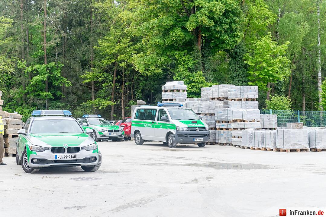 Tödlicher Unfall bei Geroldshausen: Pkw stürzt in Steinbruch
