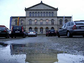 Aktuell gibt's Sonne satt in Coburg. Aber bei Schmuddelwetter wäre eine Schlossplatz-Tiefgarage auch für Theaterbesucher sehr praktisch. Foto: CT-Archiv