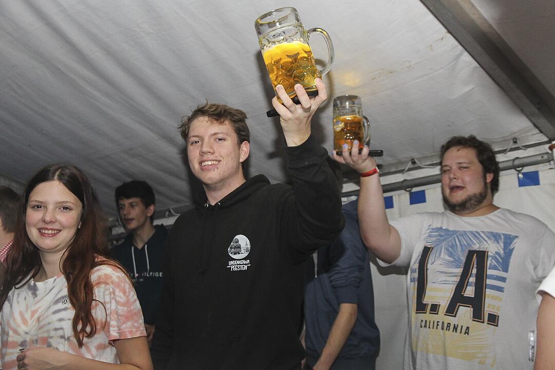 Die Landjugend Zaubach hat zum Kerwatanz eingeladen.