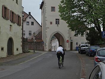 Zur verkehrsberuhigten Zone wird die Kissinger Straße zwischen Saalebrücke und Torhaus. Foto: Gerd Schaar