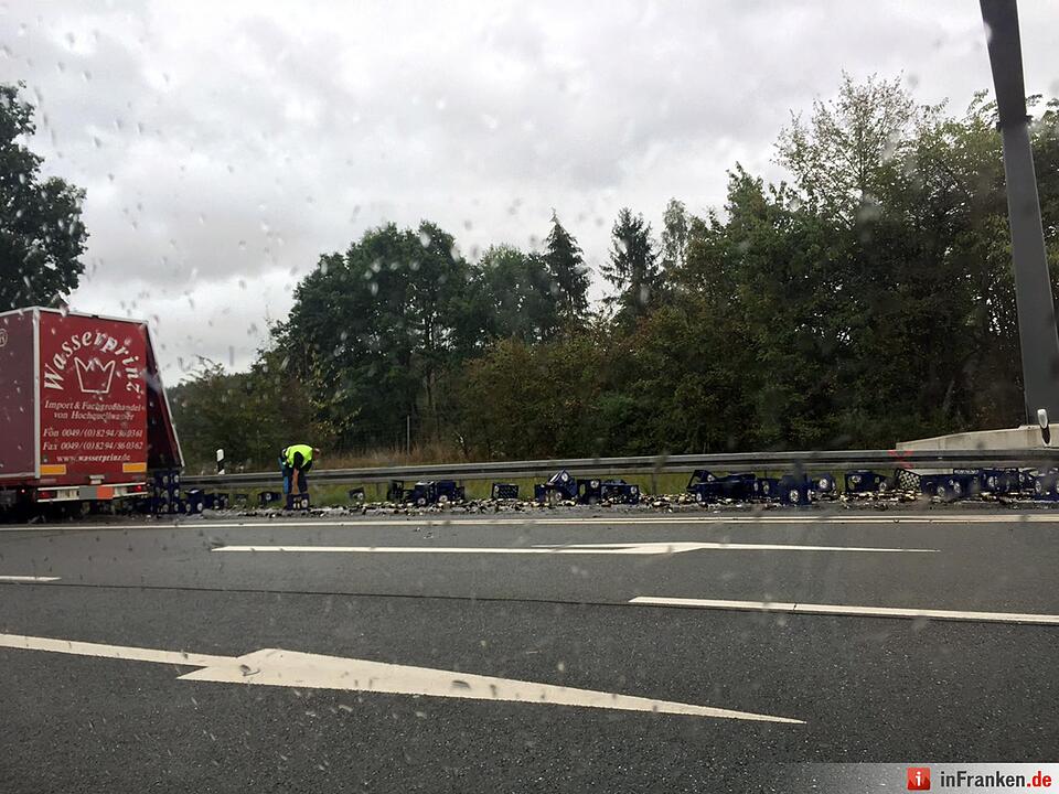 Bierlaster verliert 200 Kästen bei Kulmbach
