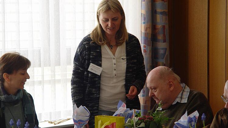 Zur Feier kam auch die Gründerin der Gruppe Corinna Köth (links), hier mit Ursula Peichl und Josef Betz. Fotos: Brigitta Kempe-Wolf