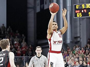 Zu Beginn des Schlussviertels versenkte Maodo Lo seinen dritten Dreier und verschaffte seiner Mannschaft damit wieder einen komfortablen Vorsprung. Foto: Daniel Löb