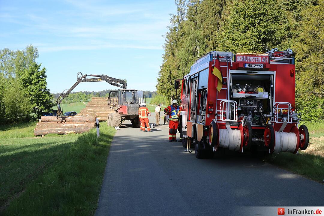 Kreis Hof: Auto kracht auf Holztransporter – Mutter und ihre zwei Kinder schwer verletzt