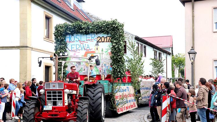 Der erste Wagen hatte die Kapelle an Bord. Foto: Johanna Blum