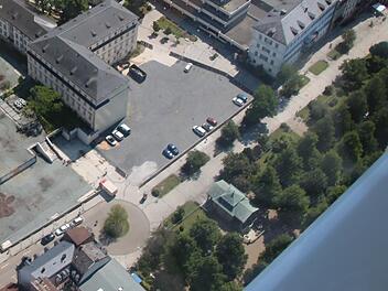 Die Luftaufnahme zeigt das Areal des ehemaligen Hotel Steigenbergers, In der unteren linken Ecke ist das bestehende Rondell zu sehen. Foto: Archiv Ralf Ruppert