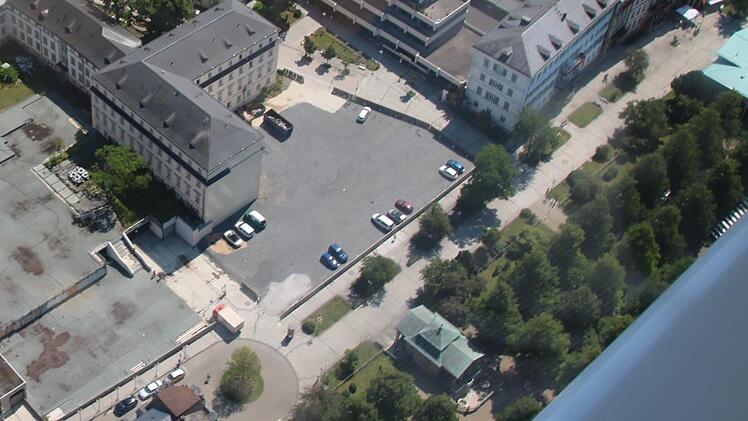 Die Luftaufnahme zeigt das Areal des ehemaligen Hotel Steigenbergers, In der unteren linken Ecke ist das bestehende Rondell zu sehen. Foto: Archiv Ralf Ruppert