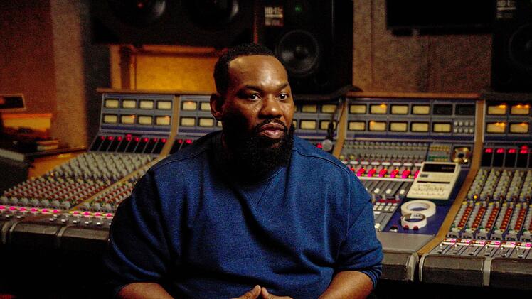 Wu-Tang-Rapper Raekwon im Studio: Die Band ist immer noch aktiv. Heute blicken die verrückten jungen Männer von einst reflektierter auf ihr früheres Leben und die Karriere zurück.