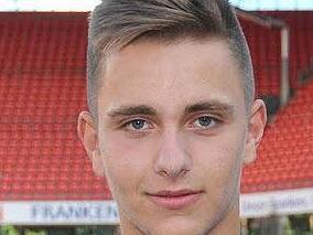 Will keinen Treffer der Kitzinger Bayern zulassen. Club-Torhüter und Jugend-Nationalspieler Sebastian Kolbe. Foto: 1. FC Nürnberg