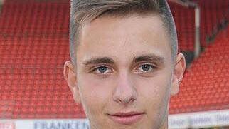 Will keinen Treffer der Kitzinger Bayern zulassen. Club-Torhüter und Jugend-Nationalspieler Sebastian Kolbe. Foto: 1. FC Nürnberg