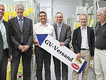 Bürgermeister Timo Ehrhardt (von links), Geschäftsführer Klaus Siefke, Betriebsleiter Udo Conrad, Geschäftsführer Wolfgang Vetter, Geschäftsführer Walter Siefke sowie Wolfgang Feuerpfeil, Mitgesellschafter der JAB Immobilien, freuen sich über den Einzug von Wela in die einstige Jahns-Bräu. Fotos: Veronika Schadeck