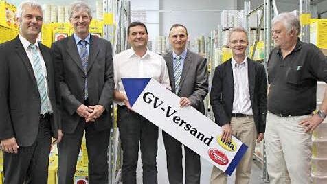 Bürgermeister Timo Ehrhardt (von links), Geschäftsführer Klaus Siefke, Betriebsleiter Udo Conrad, Geschäftsführer Wolfgang Vetter, Geschäftsführer Walter Siefke sowie Wolfgang Feuerpfeil, Mitgesellschafter der JAB Immobilien, freuen sich über den Einzug von Wela in die einstige Jahns-Bräu. Fotos: Veronika Schadeck