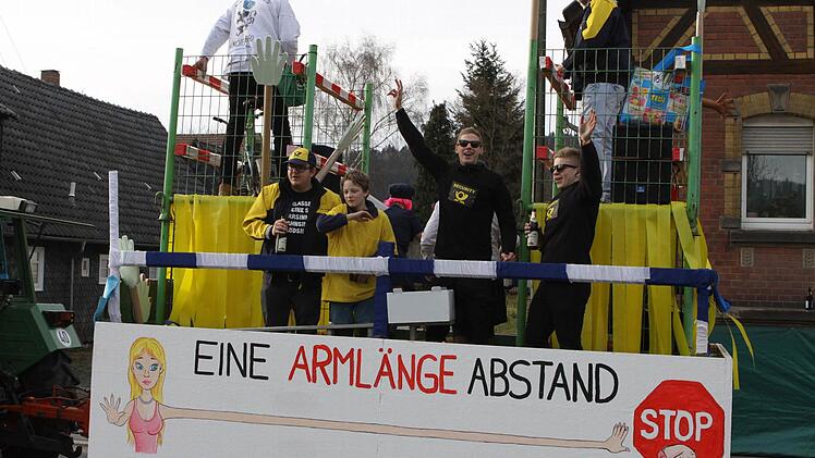 Die aktuelle Lage wurde im Faschingszug thematisiert.