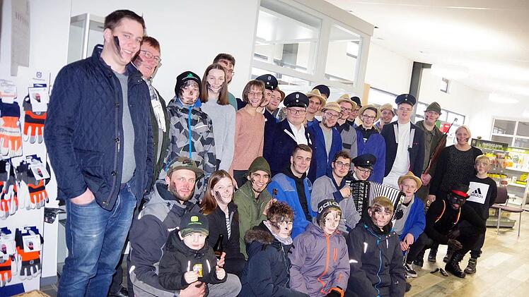 Vor den umtriebigen Pfefferern war am "Tag der unschuldigen Kinder" in Birnbaum und Neufang niemand sicher. Foto: Heike Schülein