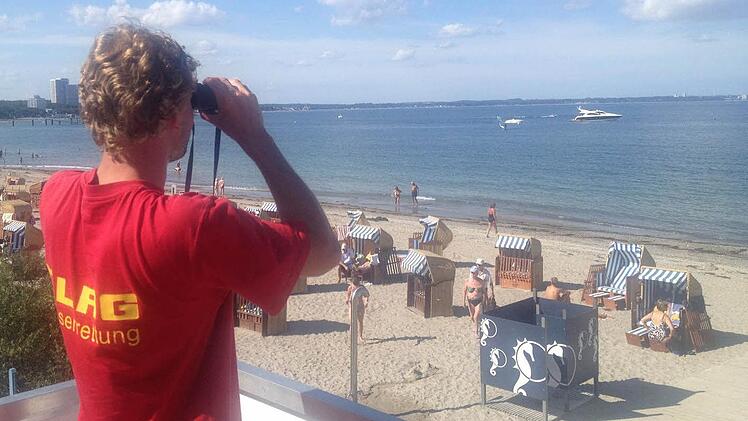 Anton Gerstenkorn beobachtet den Strand.  Fotos: privat