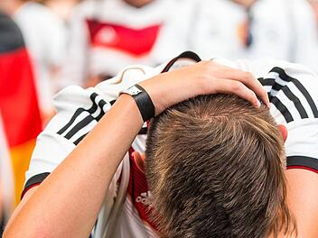 Die Trauer nach dem WM-K.o. war bei den deutschen Fans nur kurz. Die Unnahbarkeit der Mannschaft hinterließ deutliche Spuren. Der DFB muss das schleunigst ändern. Foto: Andreas Arnold/dpa