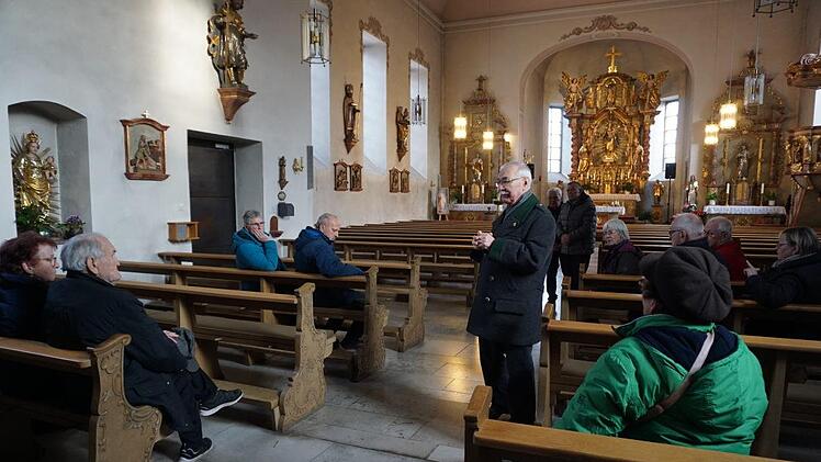 Kirchenführung mit Günther Metz in der Langenleitner Pfarrkirche. Foto:  Marion Eckert