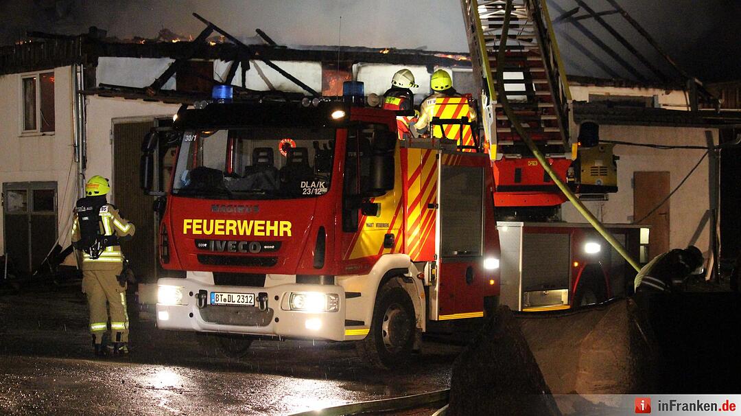 Rund  1.000 Schweine verenden bei Stallungsbrand in Bindlach