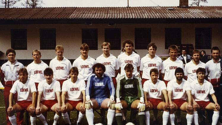 Der FC Kronach in der Bayernliga mit Rainer Trinkwalter (vorne, links) und Hans-Joachim Barnickel (hinten, Vierter von rechts). Foto: privat