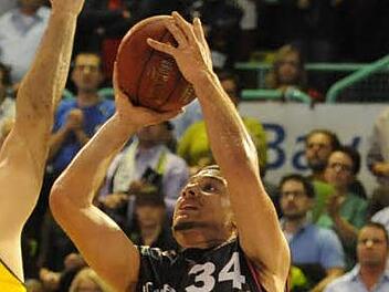 Kyle Weems hätte gestern in Quakenbrück der Held seines Teams werden können: Zweimal vergab er den ersten Bayreuther Auswärtssieg der Saison. Foto: Archiv/Peter Mularzcyk