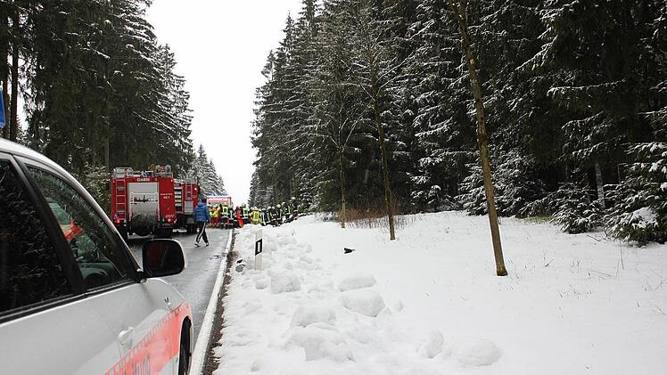 Unfallstelle auf der Kreisstraße 35 zwischen Buchbach und Windheim  Foto: Veronika Schadeck