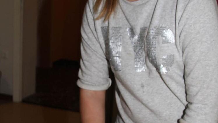 Natürlich weiß Maria Ständner (11), dass es nicht zu den Hauptaufgaben der Freiwilligen Feuerwehr gehört, Plätzchen zu backen, aber Spaß hat sie bei der Aktion