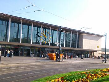 Ein Renter hat am Mittwochmorgen Behinderungen im Bahnverkehr in W&uuml;rzburg verursacht. Symbolfoto: Daniela Deeg