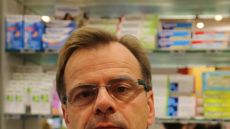 Apotheker Claus Frank glaubt nicht, dass bei der Brückensanierung mit Hochdruck gearbeitet wird.