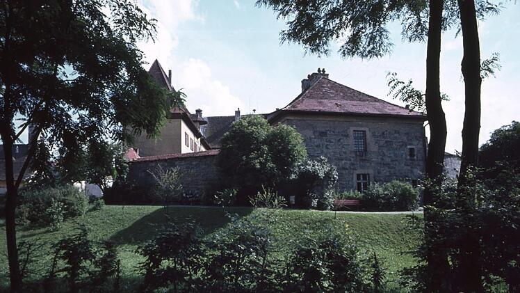 1958 stand das Gefängnis noch, sechs Jahre später wurde es abgerissen. Das gleiche Schicksal ereilte jetzt das Rathaus.  Foto: Archiv