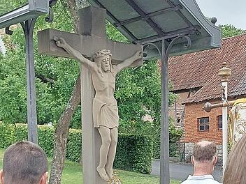 Festlich geschm&uuml;ckt waren die Alt&auml;re in Machtilshausen.