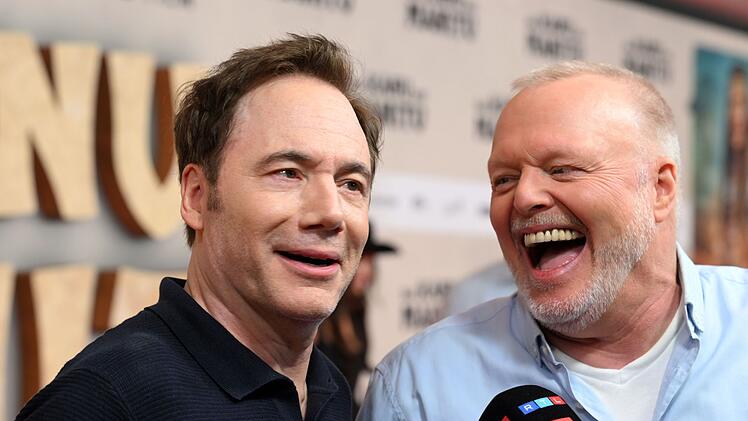 Die Idee f&uuml;r den neuen Promi-Wettkampf k&uuml;ndigte Stefan Raab spontan in einer Sendung an, die er mit Michael "Bully" Herbig (links) im M&auml;rz bestritt.