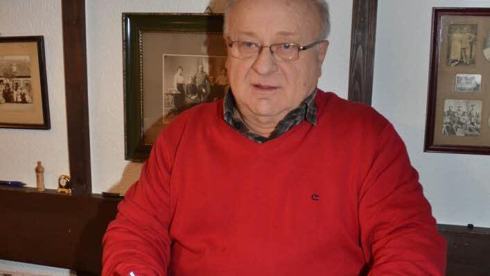 Ihm scheinen die Ideen nie auszugehen: Hans Schrepfer versucht, viele Einflüsse aus dem Dorfleben in seine Theaterstücke einzubringen.  Foto: Karl-Heinz Hofmann