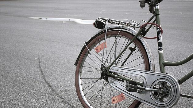 Zwischen Herzogenaurach und Burgstall ist ein 11-J&auml;hriger mit seinem Fahrrad von einem Auto angefahren worden. Symbolfoto: LeFox/pixabay.com
