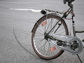 Zwischen Herzogenaurach und Burgstall ist ein 11-J&auml;hriger mit seinem Fahrrad von einem Auto angefahren worden. Symbolfoto: LeFox/pixabay.com