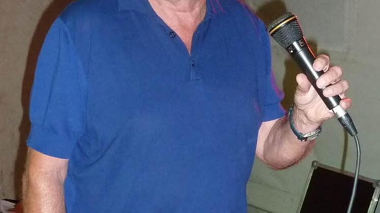 Einweihung "Alte Schuel" mit Gustl Holzheimer, DJ. Foto: Wolfgang Kretschmer