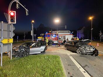 Drei Schwerverletzte nach Unfall auf B 303