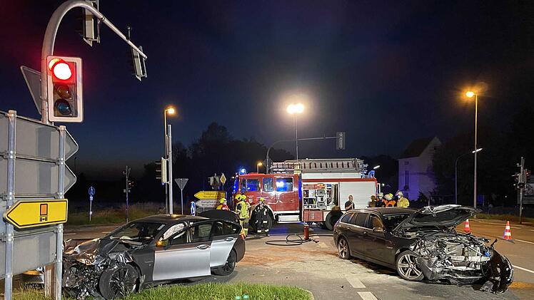 Drei Schwerverletzte nach Unfall auf B 303