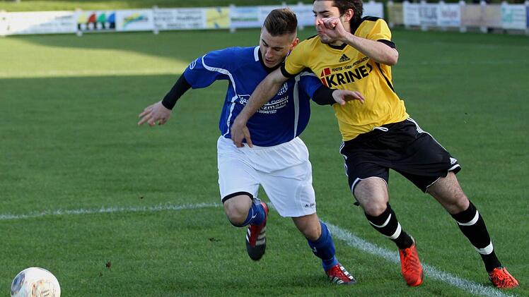 Dinis Ribeiro (rechts) und seine Stürmerkollegen vom FC Sand erspielten sich im bisherigen Saisonverlauf zahlreiche Torchancen. An der Verwertung dieser Möglichkeiten haperte es allerdings oft.