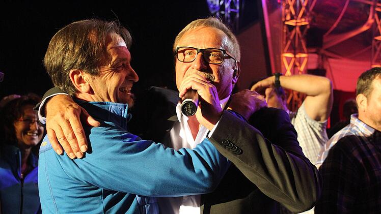 Stars zum Anfassen gab es beim Festival "Lieder auf Banz", hier ein Besucher mit Konstantin Wecker. Markus Häggberg