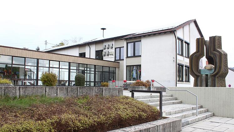 Teurer als gedacht: Die Generalsanierung des Stadtsteinacher Schulgebäudes erfordert große Investitionen. Foto: Dagmar Besand