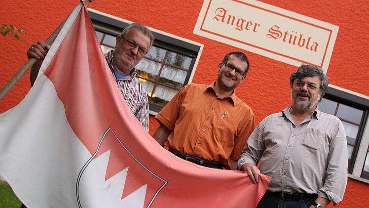 Die drei Hauptinitiatoren von "franggn middich" (von rechts): Karl-Heinz Müller, Mario Kern und der Vorsitzende der Kultur- und Freizeitfreunde, Georg Müller. Fotos: Matthias Einwag