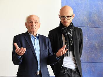 Andrei Iwanowitsch hat am Montag die Fragen der Höchstadter Schüler beantwortet. Regisseur Hannes Farlock übersetzte die Gespräche. Foto: Franziska Rieger