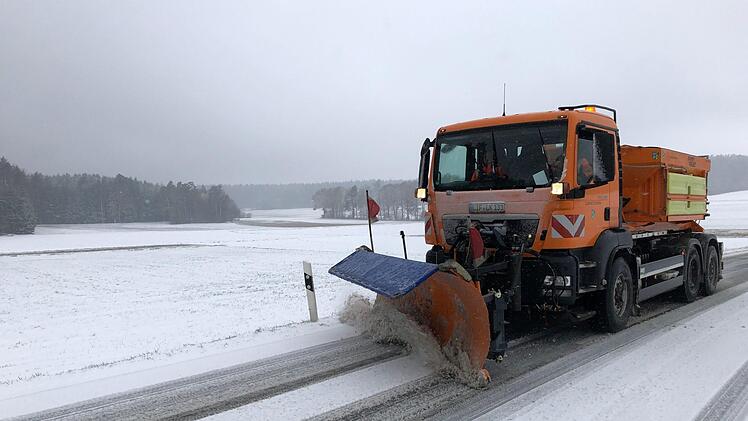 Die Räumfahrzeuge sinbd wieder unterwegs. Foto: Kreisbauhof