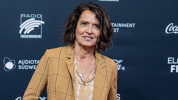 Ulrike Folkerts ist seit 1987 im Filmgesch&auml;ft. Am 14. Mai 2026 feiert die Schauspielerin ihren 65. Geburtstag.