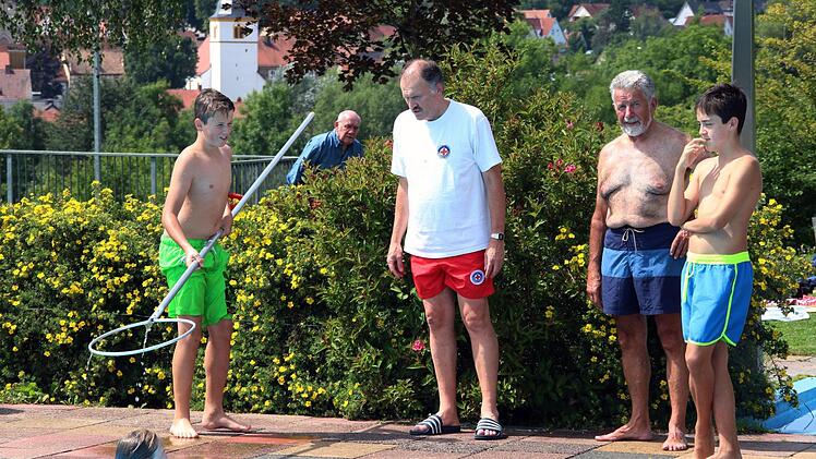40 Kinder lernten die Rettung einer Person beim Ferienprogramm in Maßbach. Foto: Dieter Britz