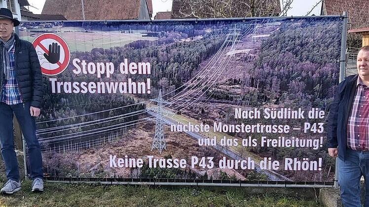 P43-Protest in Schondra: (von links) Reiner Morshäuser (Bürgerinitiative Ortsteile Schondra gegen Südlink), Bürgermeister Bernold Martin.