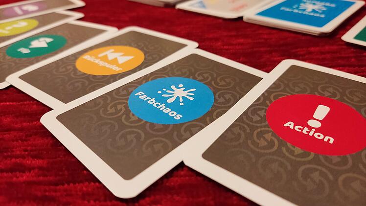 Spiele-Test "Gegenteilspiel": Der schnelle Einstieg in den Partyabend